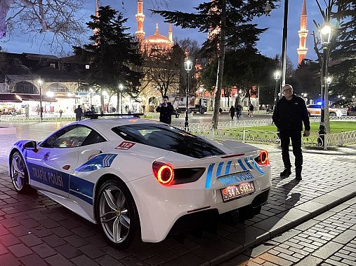 La Ferrari della Polizia municipale di Istanbul - foto Blue Lama