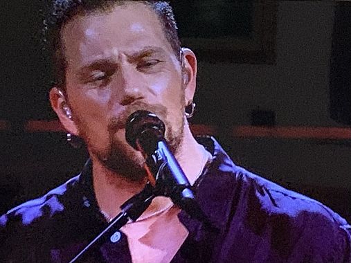 Enrico Nigiotti sul palco dell'Ariston