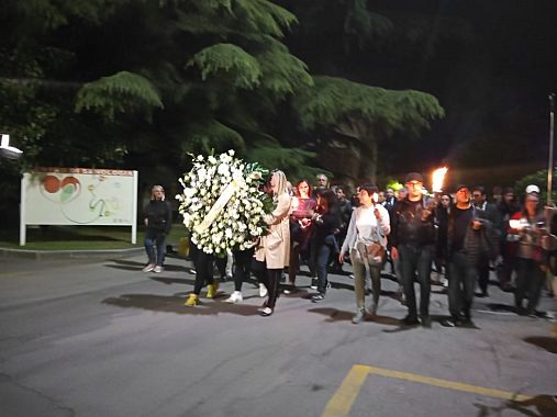 L'arrivo del corteo all'ospedale Santa Chiara di Pisa