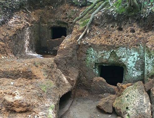 L'accesso alla tomba etrusca