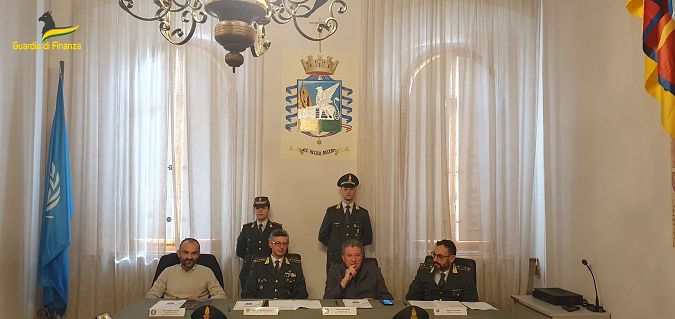 La conferenza stampa di presentazione dell'operazione