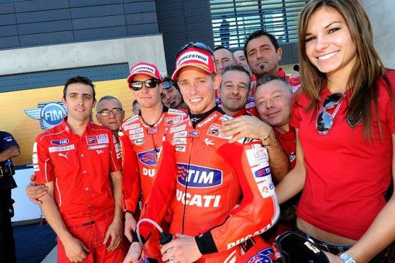 Brunetti con Hayden e Stoner, compagni di squadra nel 2009 e 2010