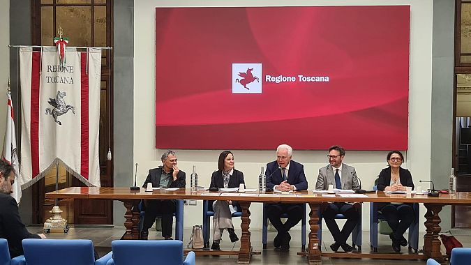 La presentazione della misura, al centro il presidente Giani