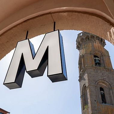 La lettera M del Macca e il campanile del Bellincioni