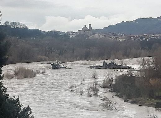 La piena ha travolto i resti del Ponte di Albiano Magra (foto da Fb)