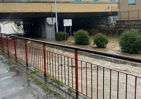 L'allagamento in via Mariti a Firenze
