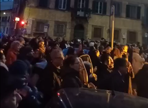 Uno dei presidi di protesta a Pisa