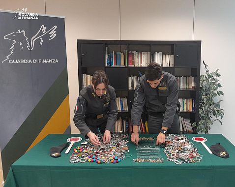 La bigiotteria sequestrata