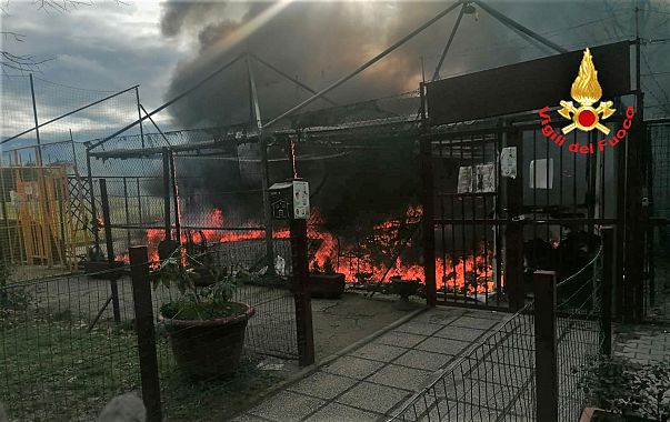 Immagini dell'incendio dell'ufficio stampa dei vigili del fuoco 2