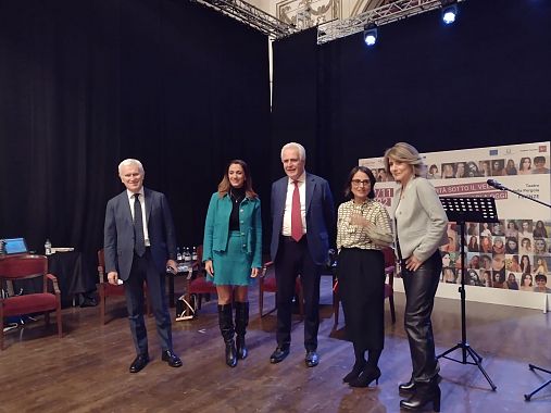 I relatori e al centro Cristina Manetti e il presidente Eugenio Giani