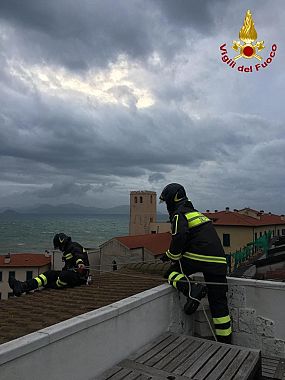 Tegole pericolanti a Piombino