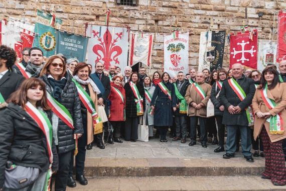 L'arrivo del corteo storico dei Gonfaloni sull'Arengario di Palazzo Vecchio