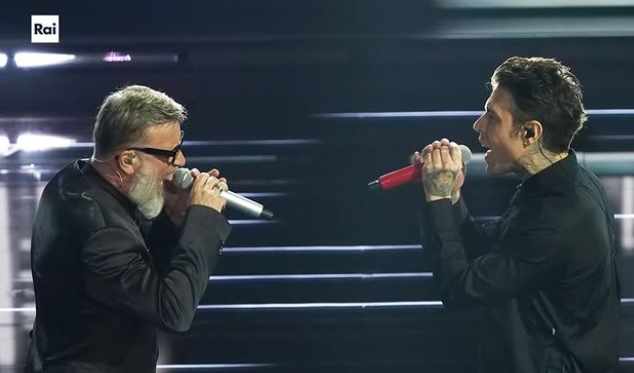 Marco Masini e Fedez sul palco dell'Ariston