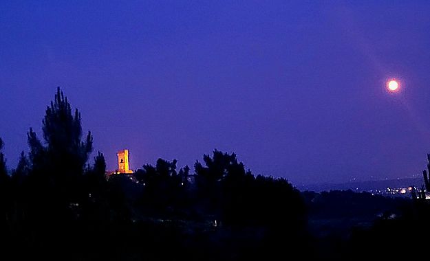 La Luna delle Fragole sopra Montecarlo