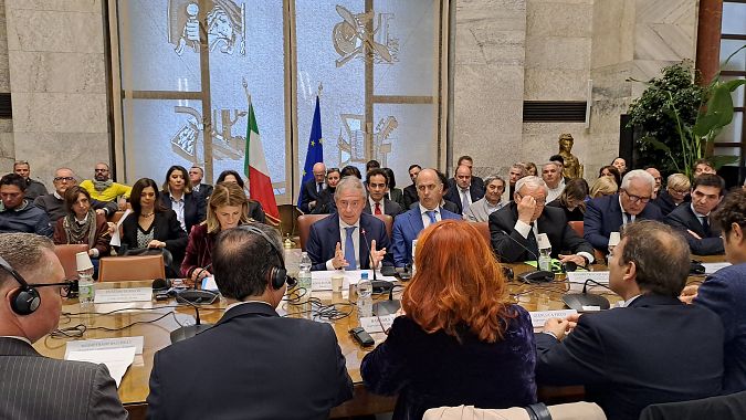La firma dell'accordo al ministero