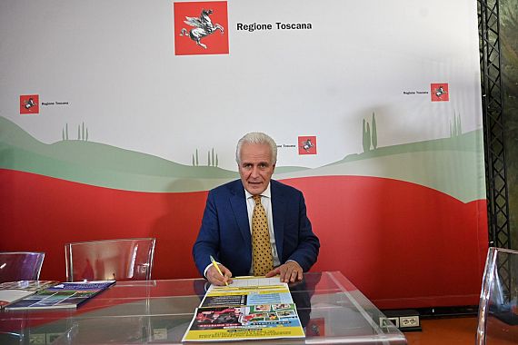 Il presidente Giani firma la petizione