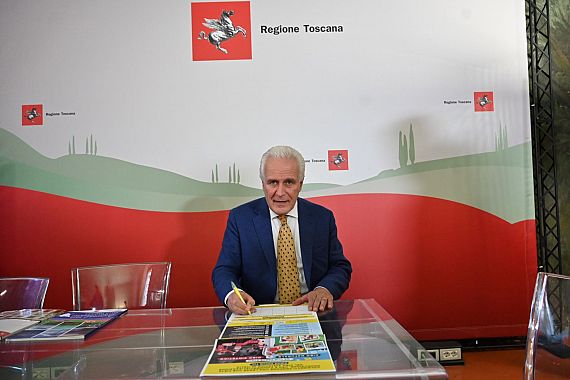 Il presidente Giani firma la petizione