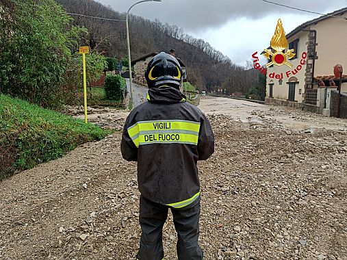 La via Bolognese a Vaglia invasa dai detriti