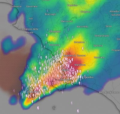 Il fronte temporalesco nella notte in Maremma