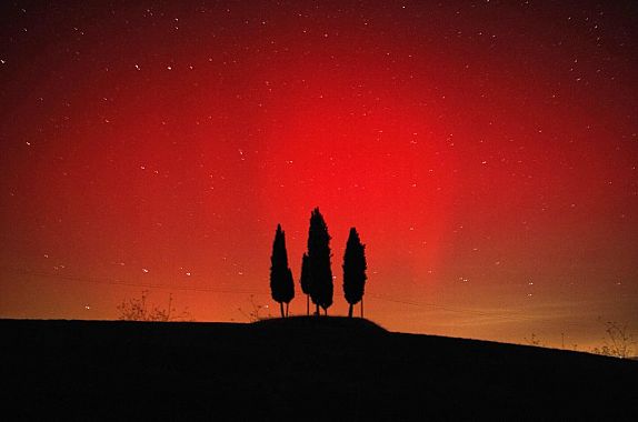 L'aurora boreale a San Quirico d'Orcia