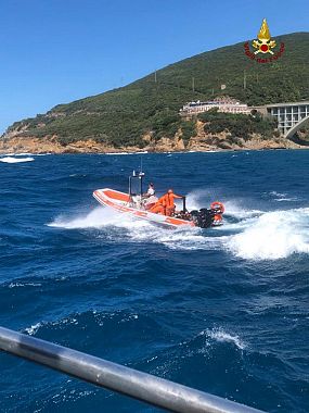 I sommozzatori dei vigili del fuoco nel mare di Livorno (foto ufficio stampa vigili del fuoco) 2