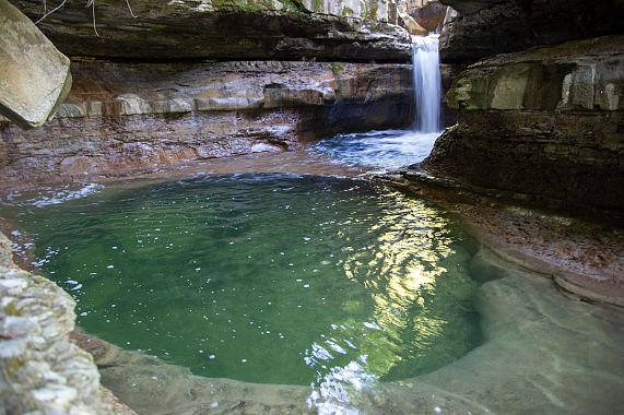 La grotta della cascata urlante