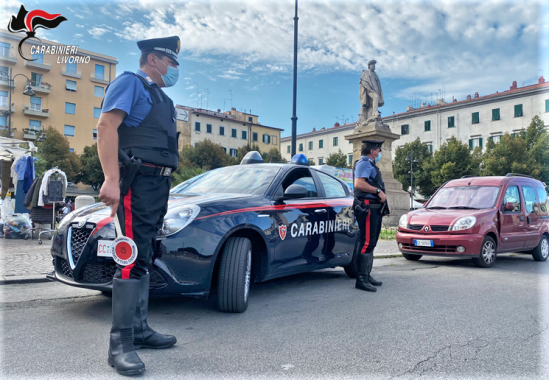 Posto di blocco sotto l'abitazione dell'anziano