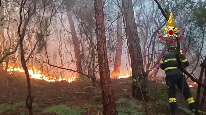 Sul monte Faeta si lotta contro il fuoco