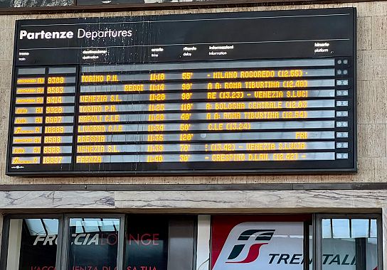 La situazione a mezzogiorno alla stazione fiorentina di Santa Maria Novella