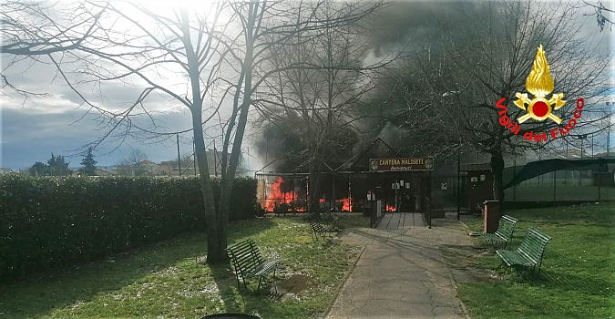 Immagini dell'incendio dell'ufficio stampa dei vigili del fuoco 1