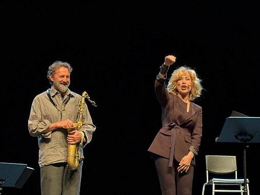 Nancy Brilli e Dimitri Espinosa Grechi sul palco del Teatro Era