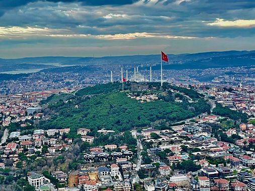 La collina di Camlica su cui sorge la nuova moschea di Istanbul - foto Blue Lama