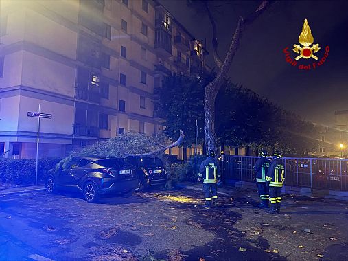 Un intervento dei vigili del fuoco a Prato