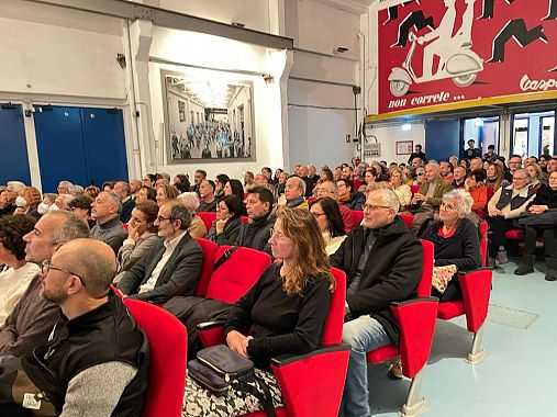 Sala gremita per Severgnini al Museo Piaggio