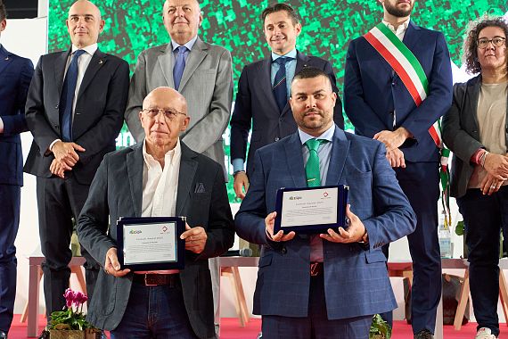 La premiazione a Ferrara con i sindaci di Peccioli e Bacoli