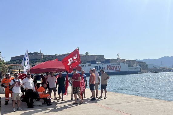Uno dei punti di assistenza attivati per i viaggiatori