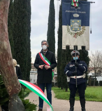 La deposizione della corona col sindaco e il gonfalone