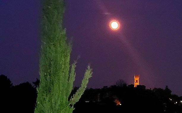 La Luna delle Fragole sopra Montecarlo
